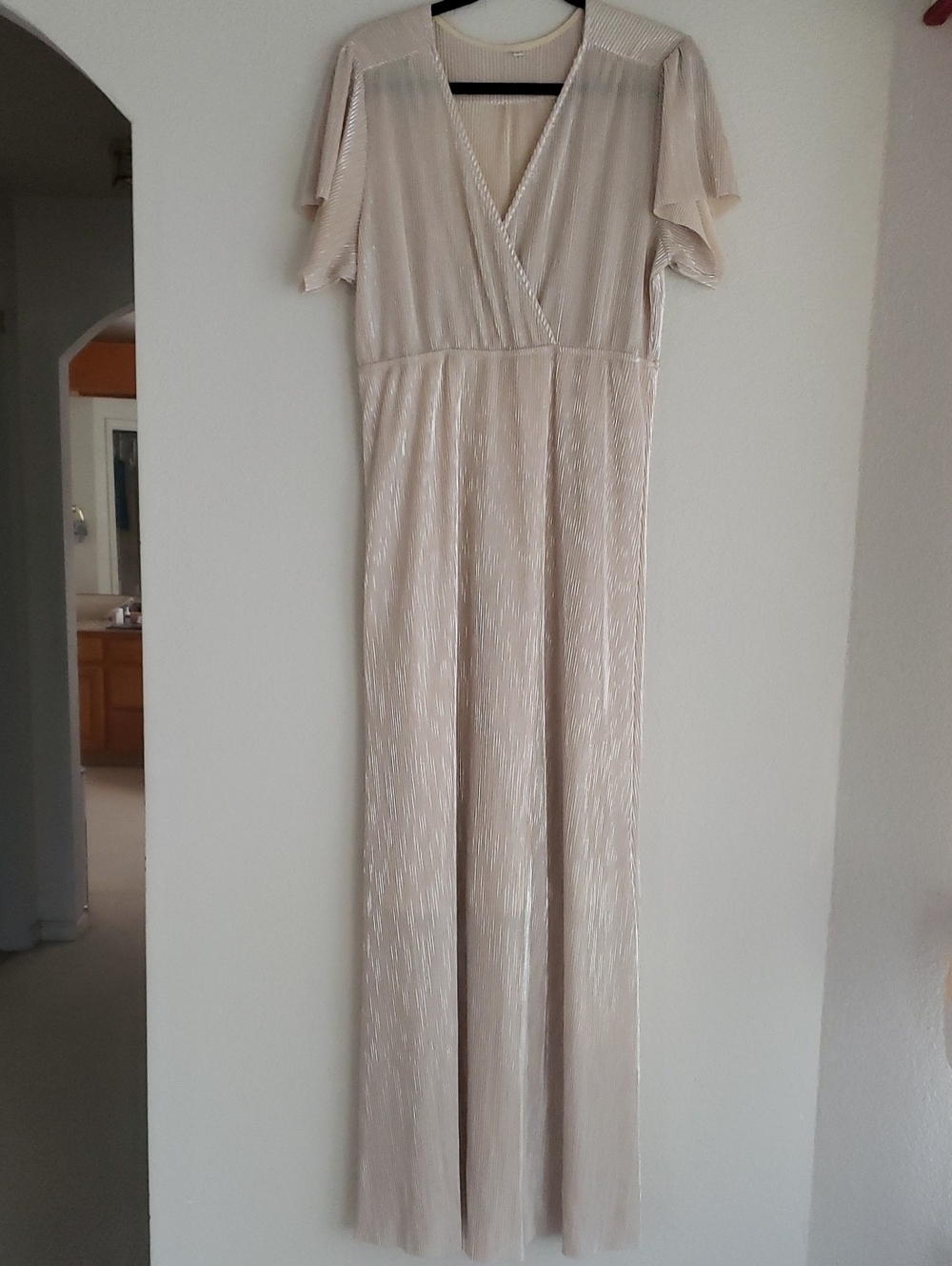 Elegant Shimmering Maxi Dress